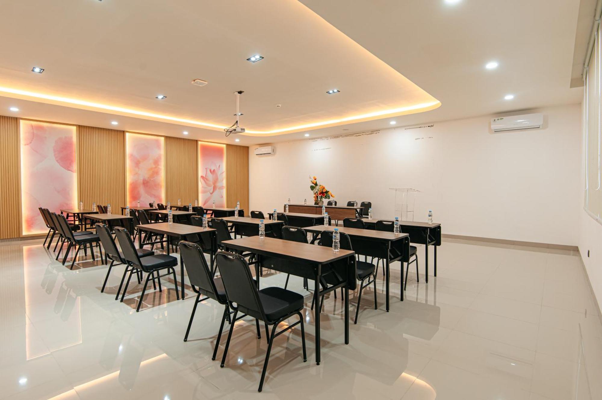 True Blue Hotel Menteng Jakarta Exterior photo
