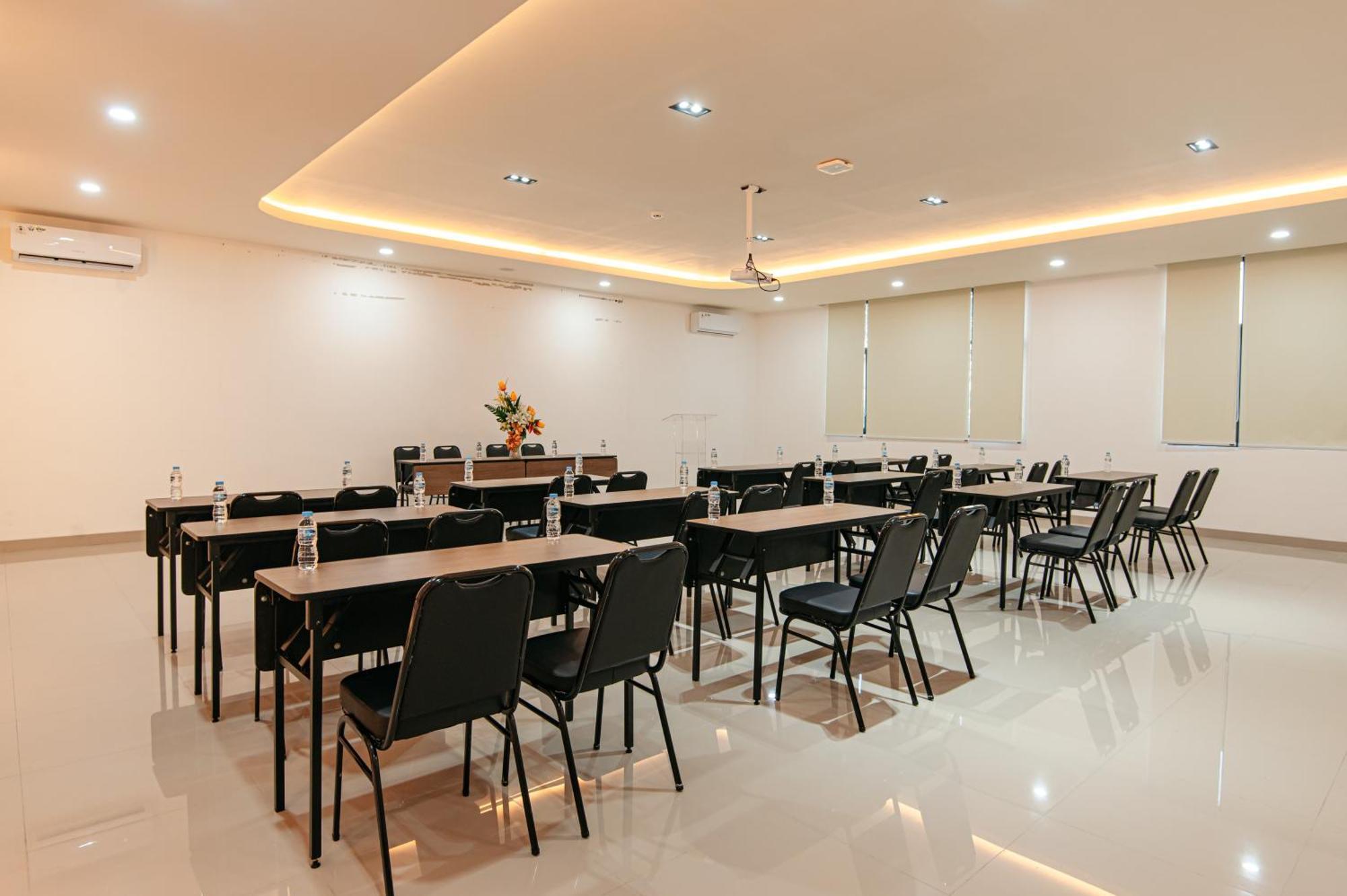 True Blue Hotel Menteng Jakarta Exterior photo